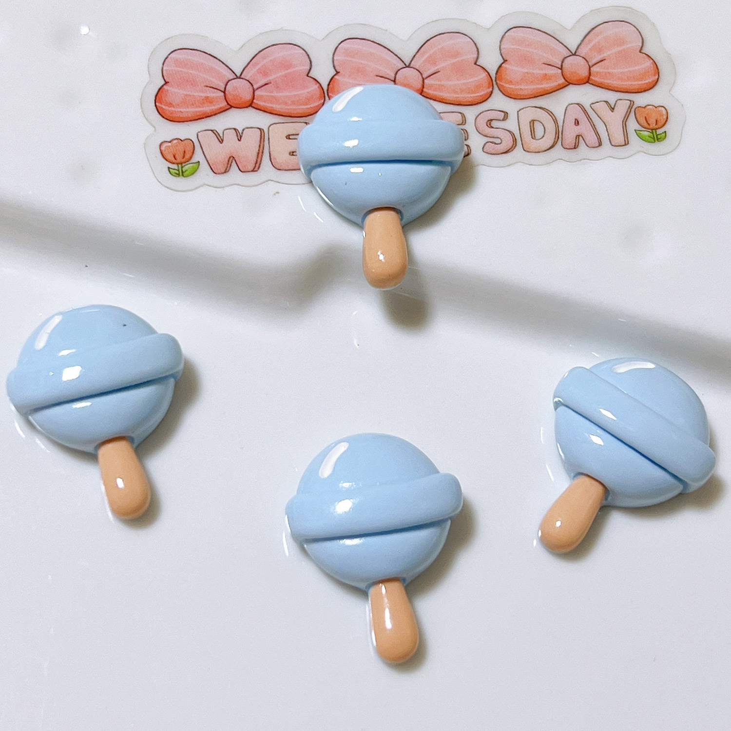 Accesorios de resina de helado transfronterizos de color gelatina piruita DIY adornamiento de cabello pegamento de crema caja de teléfono móvil colgante botón de zapato, etc.