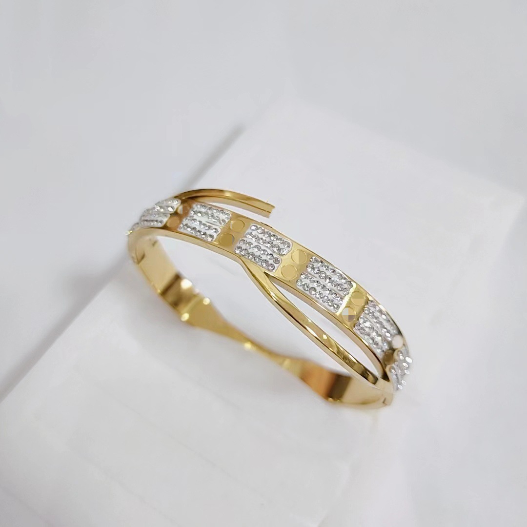 Venta caliente transfronteriza Kaga moda titanio acero clavo pulsera diamante de lujo ligero acero inoxidable todo fósforo pulsera no se desvanece