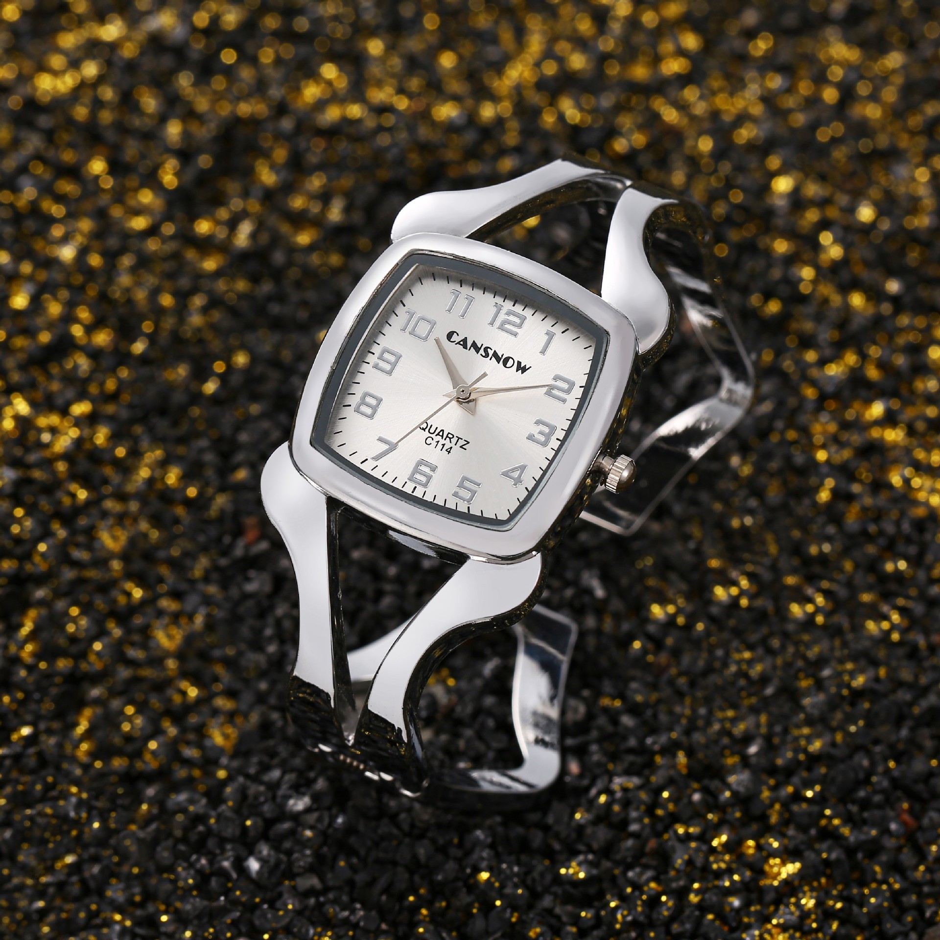 Quartz Movement Retro Classic Style Geometric Opening Alloy Strap Quartz Watch