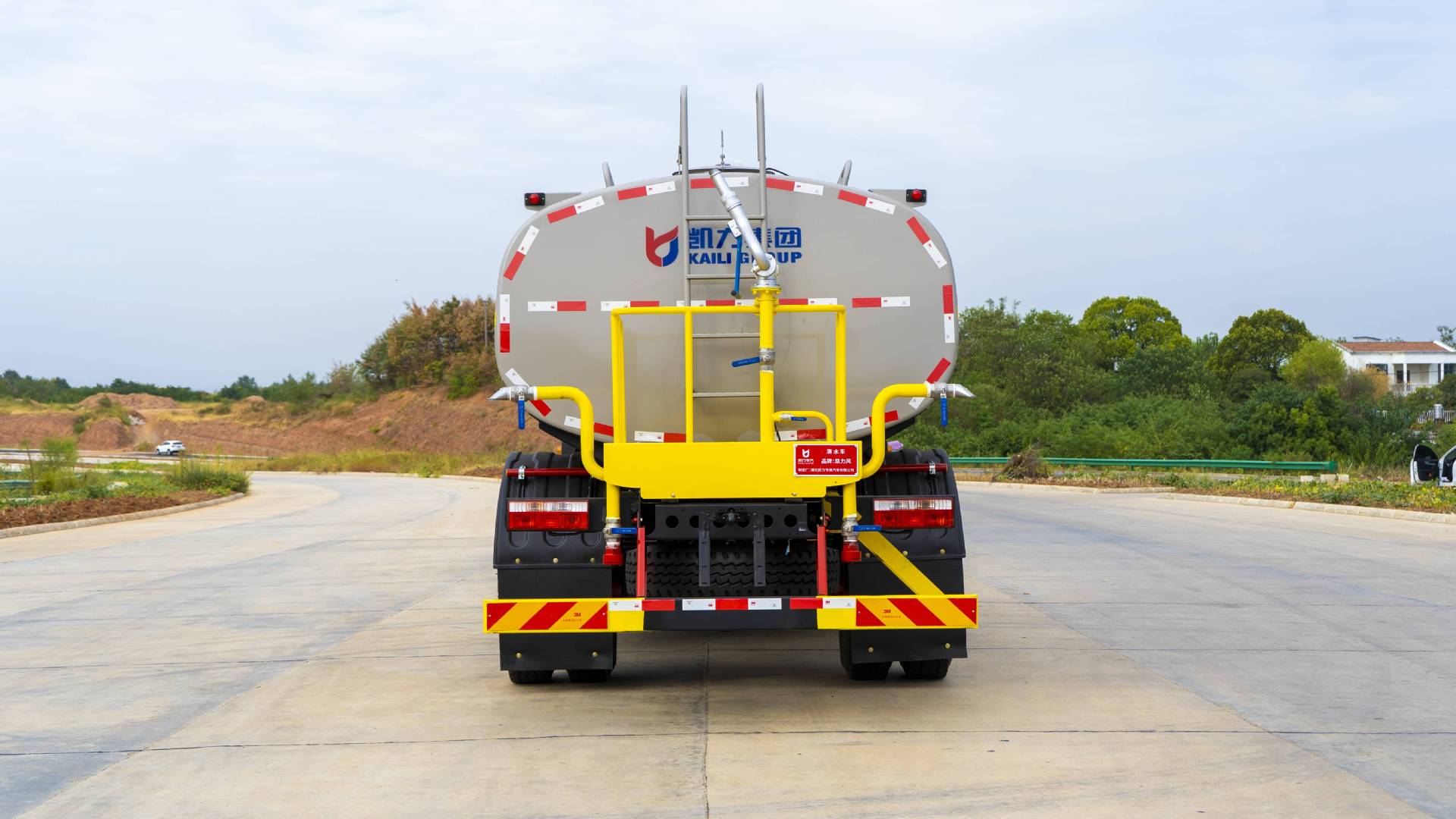 Dongfeng 12-Ton Sprinkler Truck Chengli Greening Spray Truck Engineering Vehicle Stainless Steel Water Transport Truck Water Tank Transport Truck Manufacturer