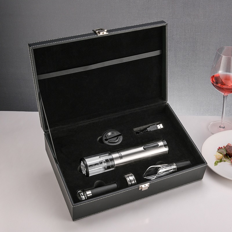 Pequeños electrodomésticos personalizados de fábrica caja de cuero de regalo de alta gama juego de vino destornillador eléctrico juego de abrebotellas de vino tinto cinco en uno