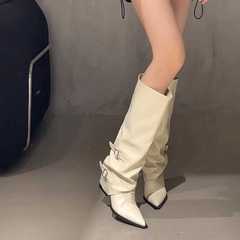 白いハイヒールのズボンの靴の女性の太いヒールの先は膝のブーツのベルトのバックルの高いブーツを超えません。