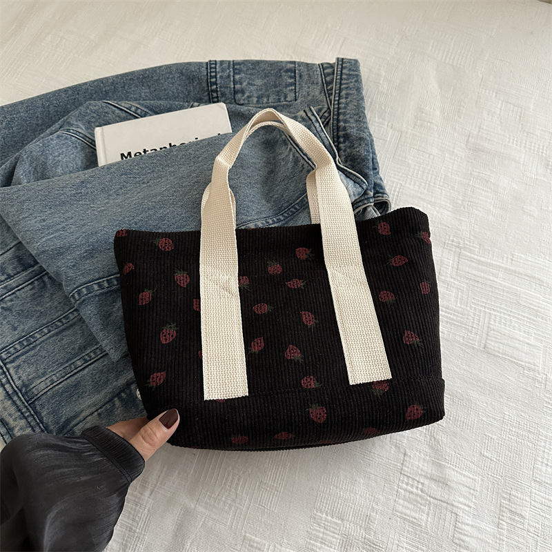 Japonés lindos bolsos de cordillera de fresa mujeres 2024 nueva moda versátil bolsos de almuerzo de mamá bolsos pequeños