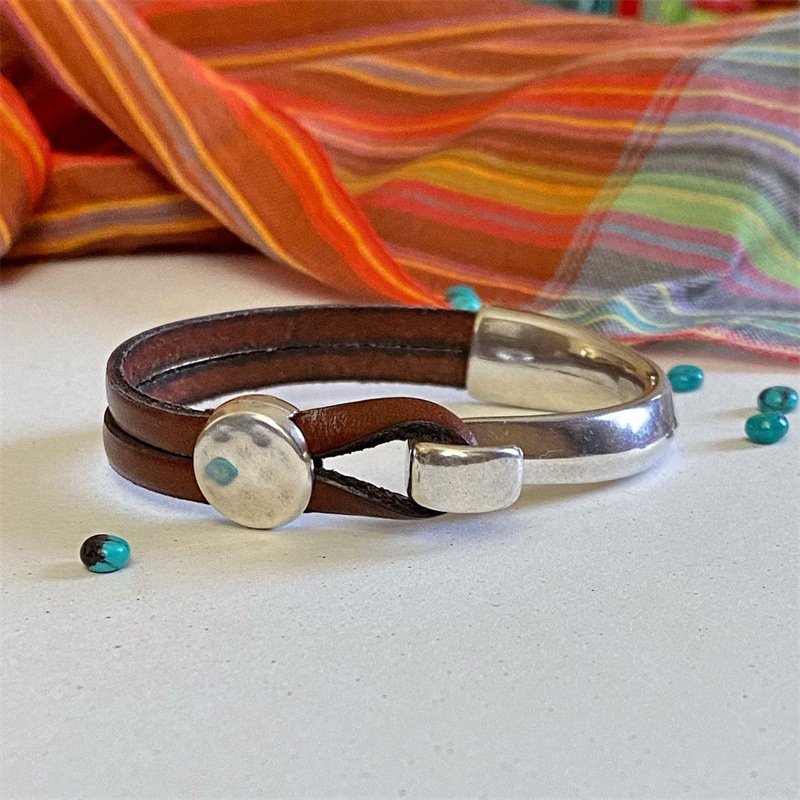 Fashionable retro polyurethane bracelet for men and women
