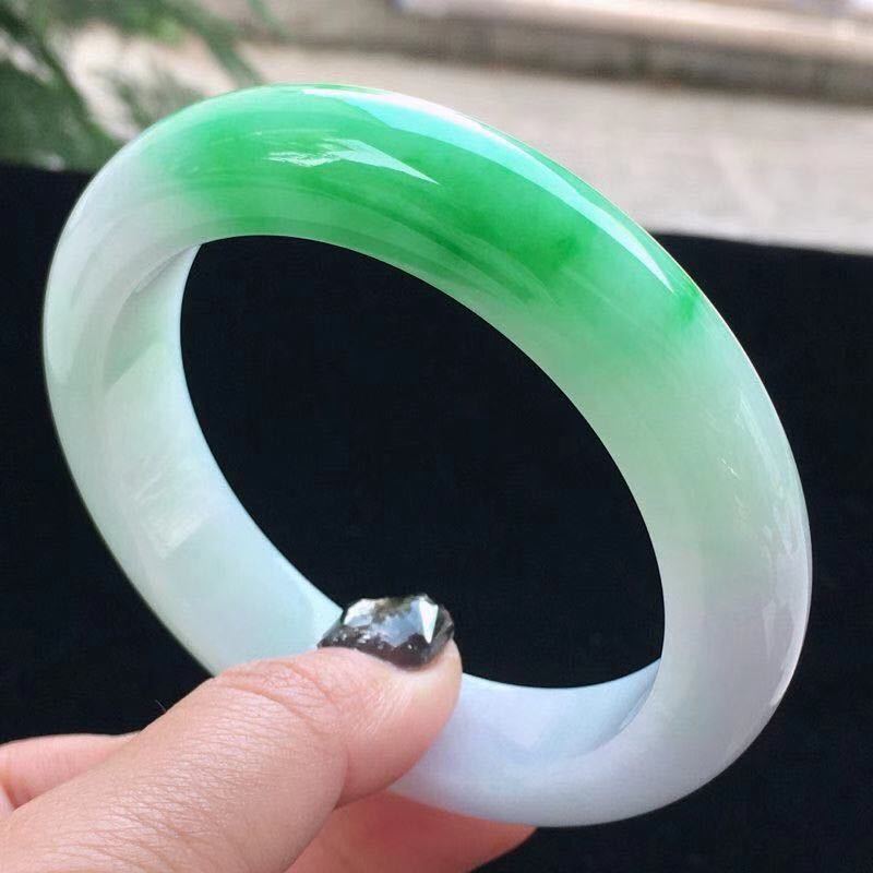 Looduslik Birma A-tüüpi jadeiidist käevõru jadeist käevõru_voghion.com