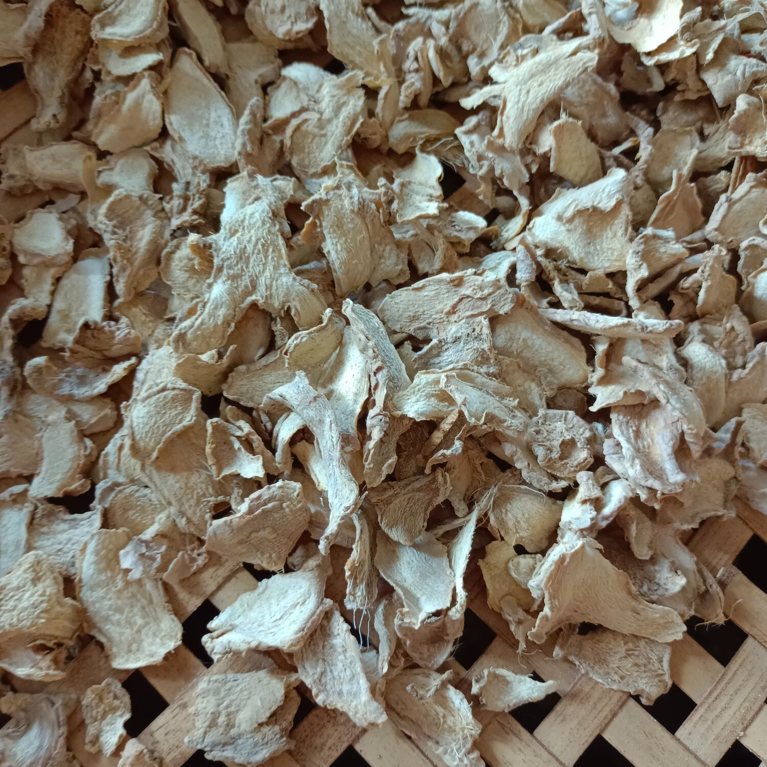 Dried Ginger Slices Gan Jiang 500g Yunnan Small Yellow Ginger for Tea Cooking and Foot Soaks in use