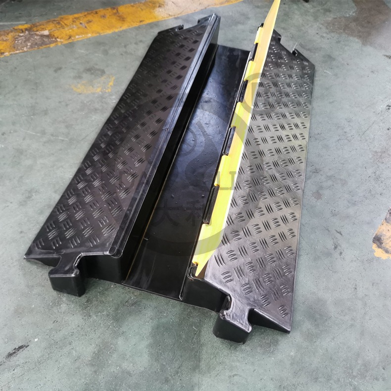 ���߲۸ǰ���ٴ� PVC���µ��߱����۷���ѹ���߰�������ѹ�߰�