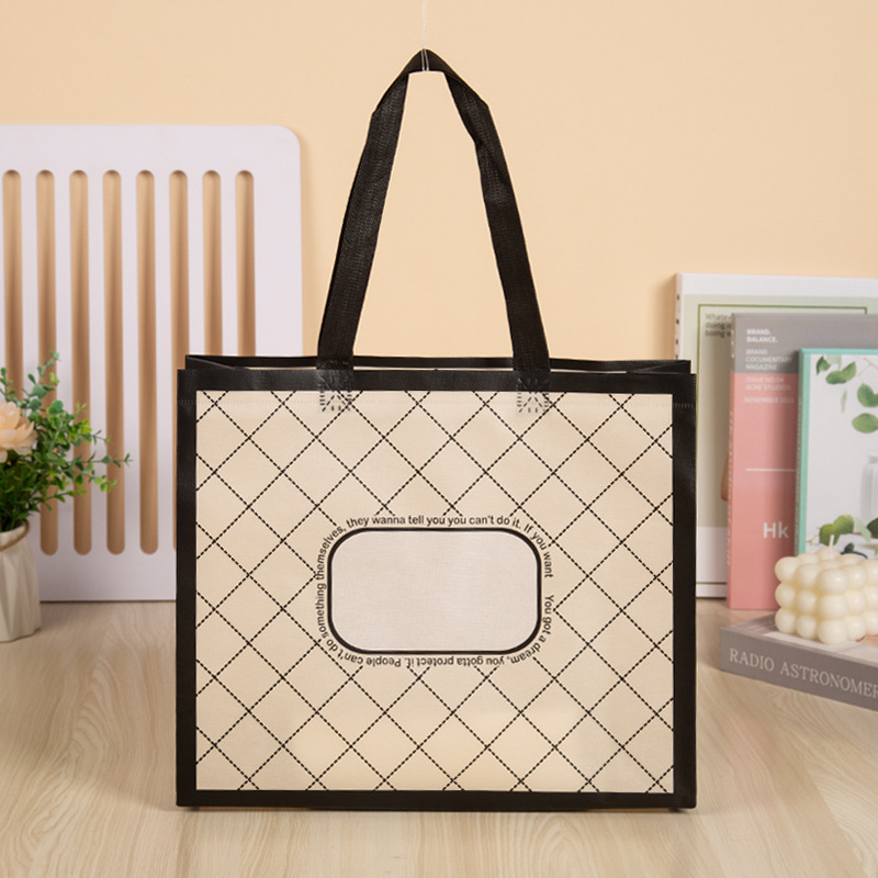 Bolso no tejido al por mayor de la ropa revestida bolso de compras de las mujeres impreso LOGOTIPO bolsa de regalo bolso no tejido bolso de mano