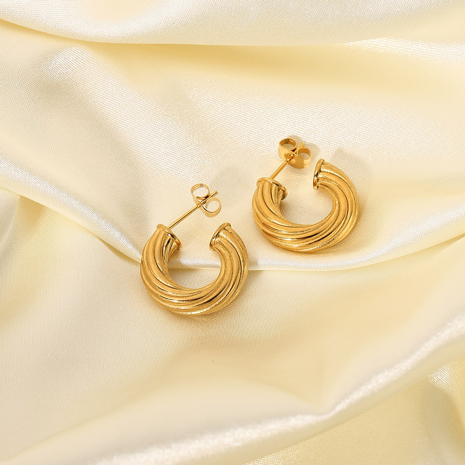Nihaojewelry Wholesale Jewelry Fashion 18k Gold-plated Stainless Steel Twisted Earrings display picture 2