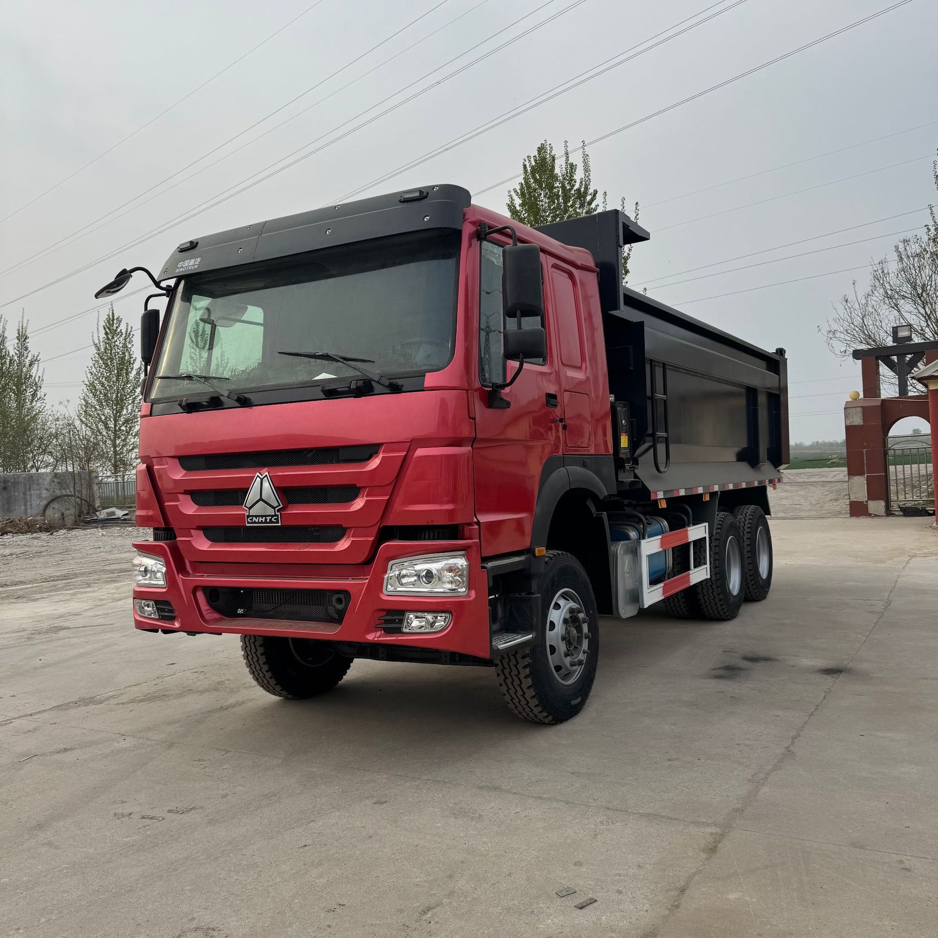 Export Africa Howo 10-Wheel Dump Truck Used Earthmoving Dump Truck 371 Horsepower Engineering Dump Truck
