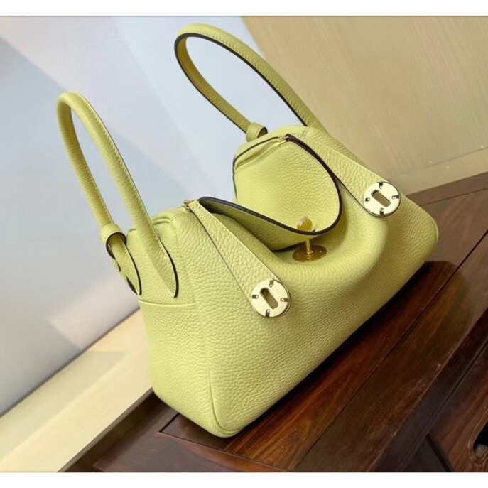 2026 New High-End Wax Thread Hand-Sewn Casual Doctor Bag Handbag Semi-Handmade Leather Bag Cross-Border 2026 New High-End Wax Thread Hand-Sewn Casual Doctor Bag Handbag Semi-Handmade Leather Bag Cross-Border