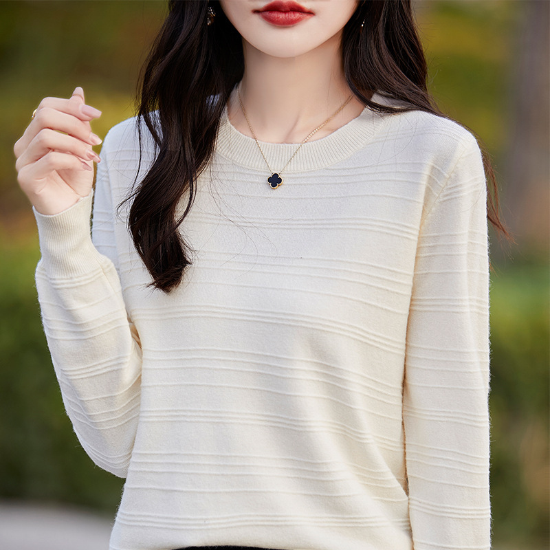 Light Luxury Simple Round Neck Knitwear for Women in Spring, Autumn and Winter, Loose and Thin, Slimming Look, Soft and Waxy Low-Neck Knitwear, Bottoming Shirt