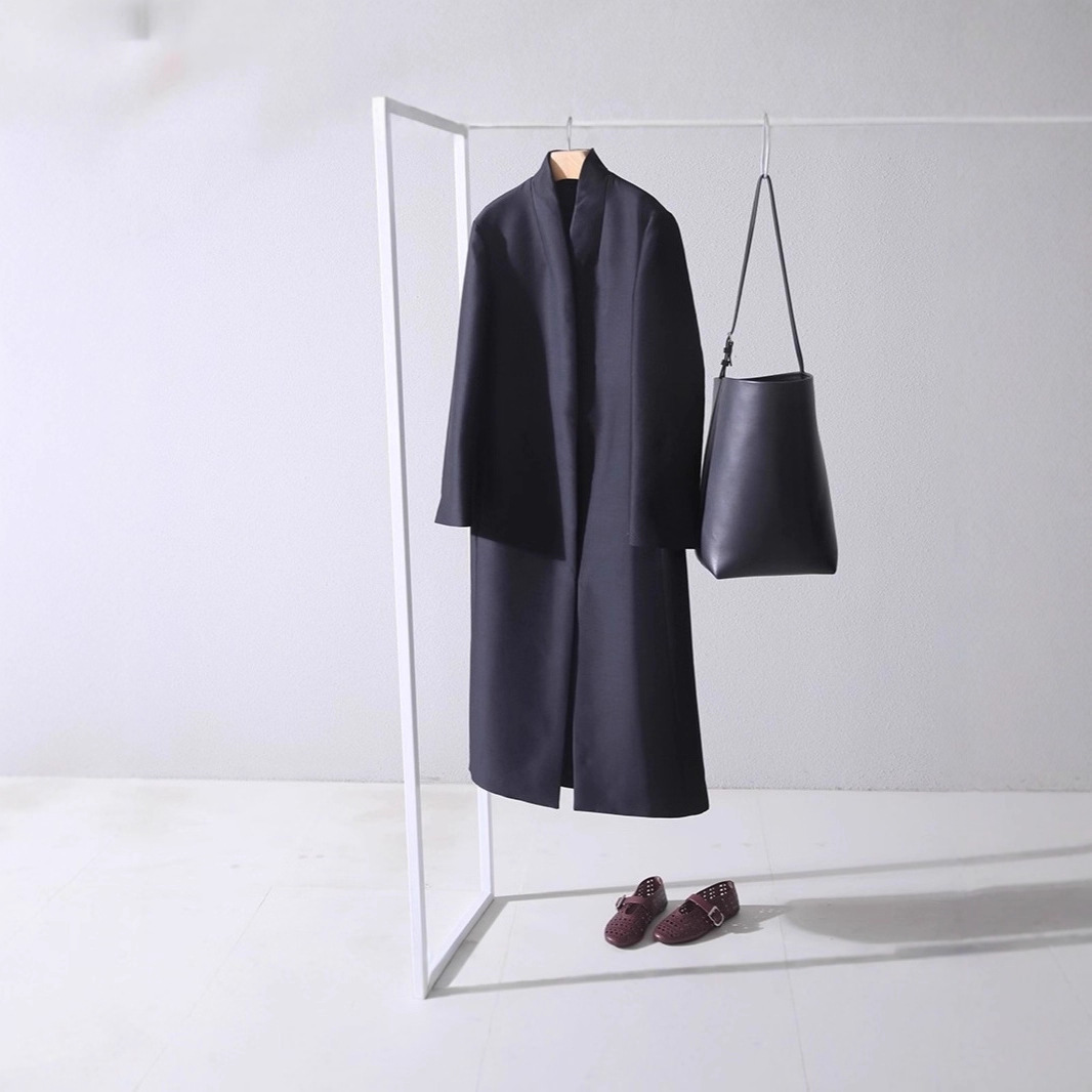 53MM丝羊毛双层重绉，东方‌极简立裁翻立领，西装式宽松长外套女