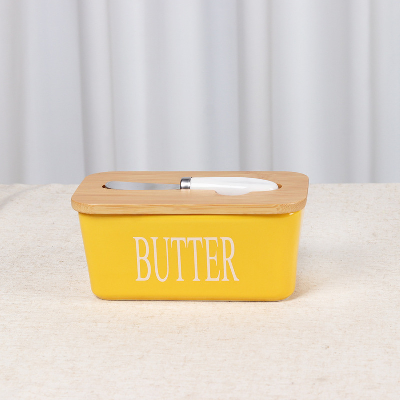 陶磁器のバターの箱は国境を越えてよく売れています。刀の陶磁器の長方形のバターの皿を持っています。|undefined