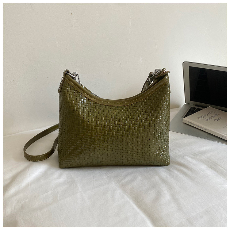 Nicho de diseño de hombro brazalete para mujeres 2026 verano nueva moda trenzada mochila de viaje ocio bolsa de mano
