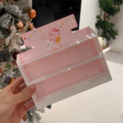 ミニチュアの子供の家のミニスーパーのコンビニはKtの大きい棚のままごとのおもちゃの置物をシミュレーションします。
