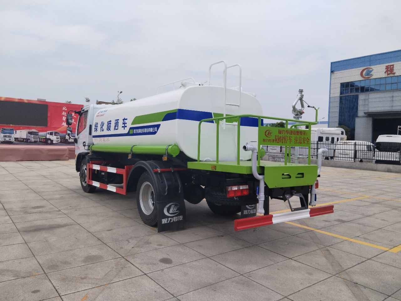 National Vi Dongfeng Duolica Sprinkler Truck, Garden Sprinkler Truck, Construction Site Dust Removal Sprinkler Truck 9.3
