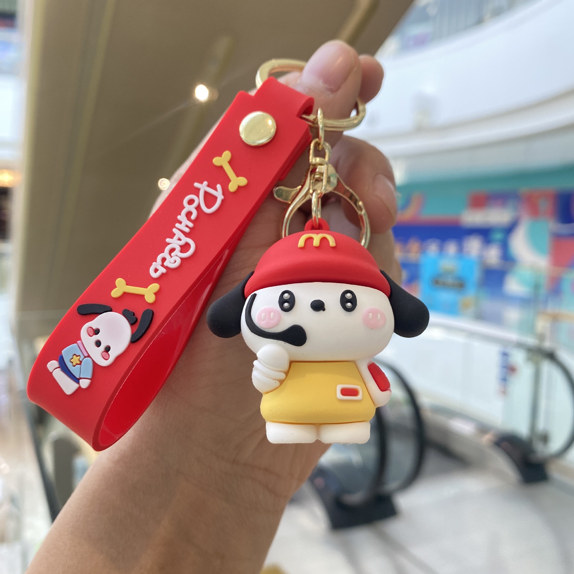 De dibujos animados M hogar Pacha perro llavero mochila colgante cadena de la llave del coche papas fritas perro pareja pequeño regalo al por mayor