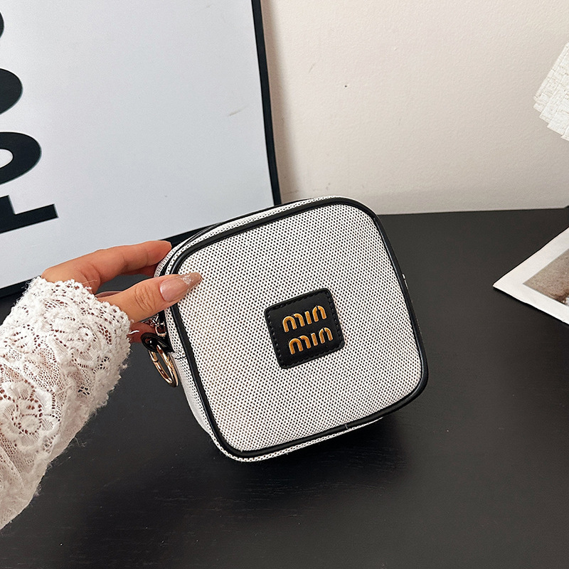 Bolso de maquillaje cuadrado negro