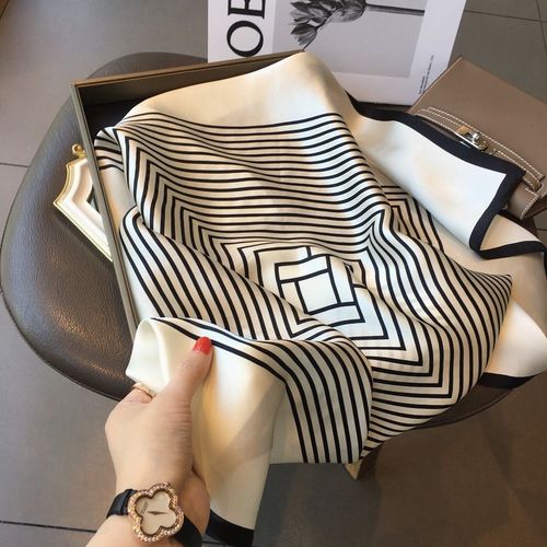 Women's Fall/Winter Korean Style Versatile Oil Painting Style Small Square Scarf Spring/Summer Decorative Scarf Elegant and Fashionable