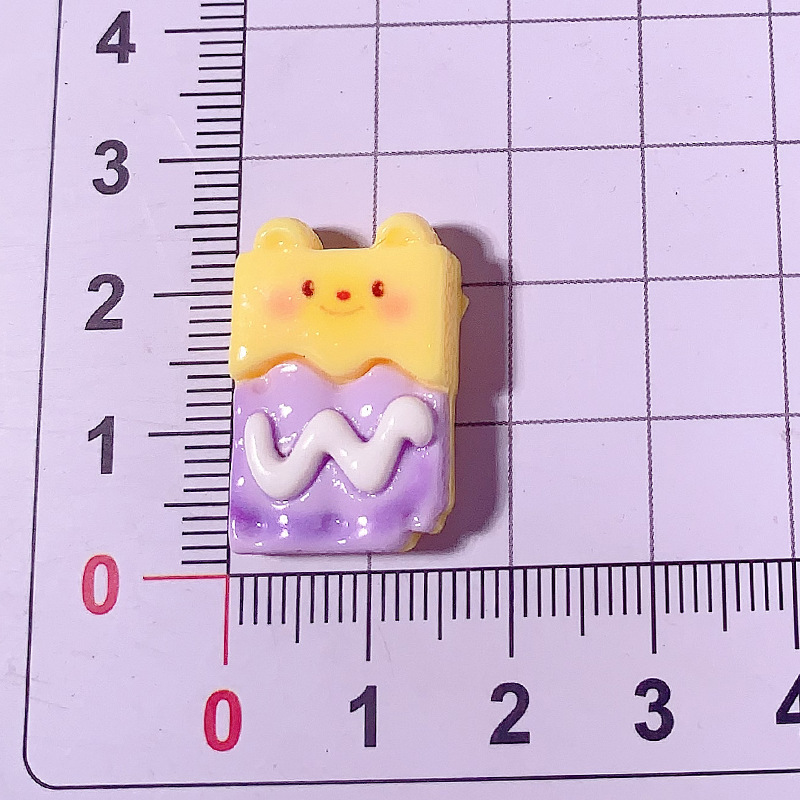 Nueva serie de pizza de dibujos animados Winnie the Pooh DIY accesorios de resina adornamiento de pegamento de crema para el cabello colgante de brazo agujero hebilla agujero