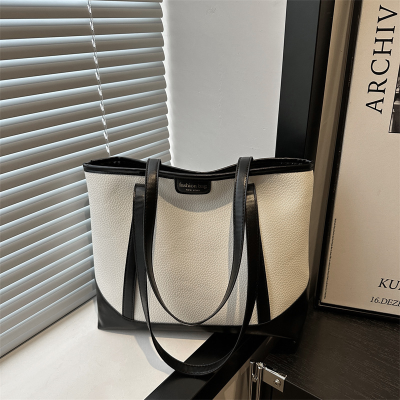 검정색이 섞인 흰색