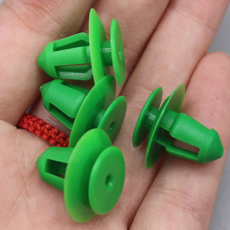 Aplicable a Mercedes Benz xinyida al por mayor panel de la puerta del coche guardia rueda ceja hebilla clip hebilla de nylon d501