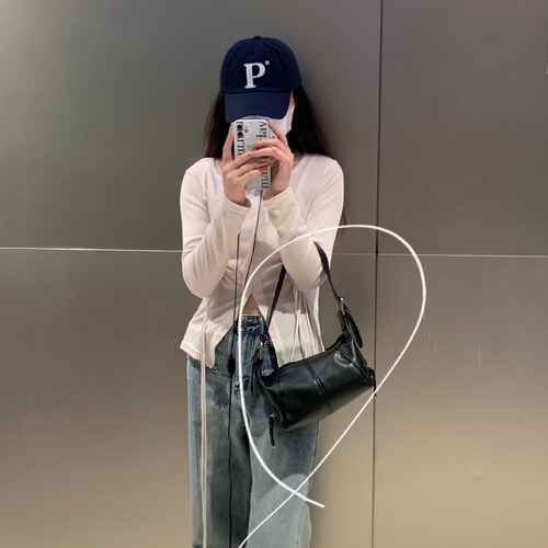 Cool and trendy girls' niche design leather zipper shoulder bag underarm bag retro European and American 2024 new style bag