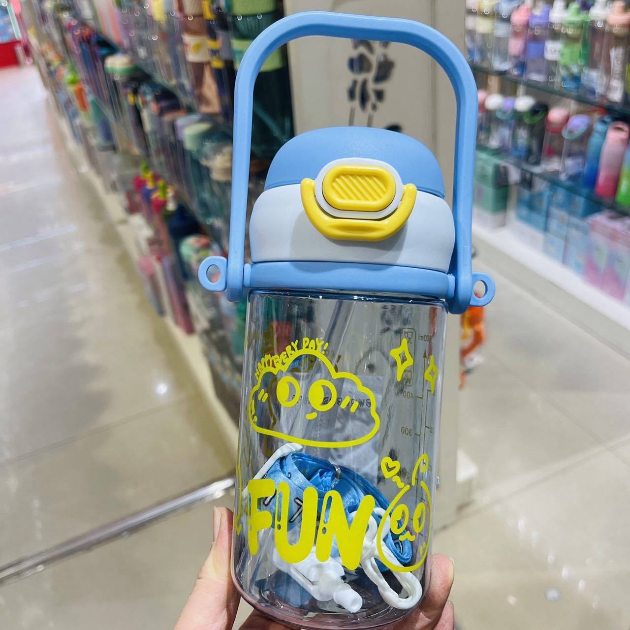 Shanghexin taza de agua de plástico para niños 800ml taza de paja de gran capacidad taza de plástico portátil de dibujos animados de celebridades netas taza de estudiante