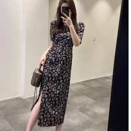 法式高级感黑色碎花连衣裙女2026新款夏季今年流行的漂亮显瘦裙子