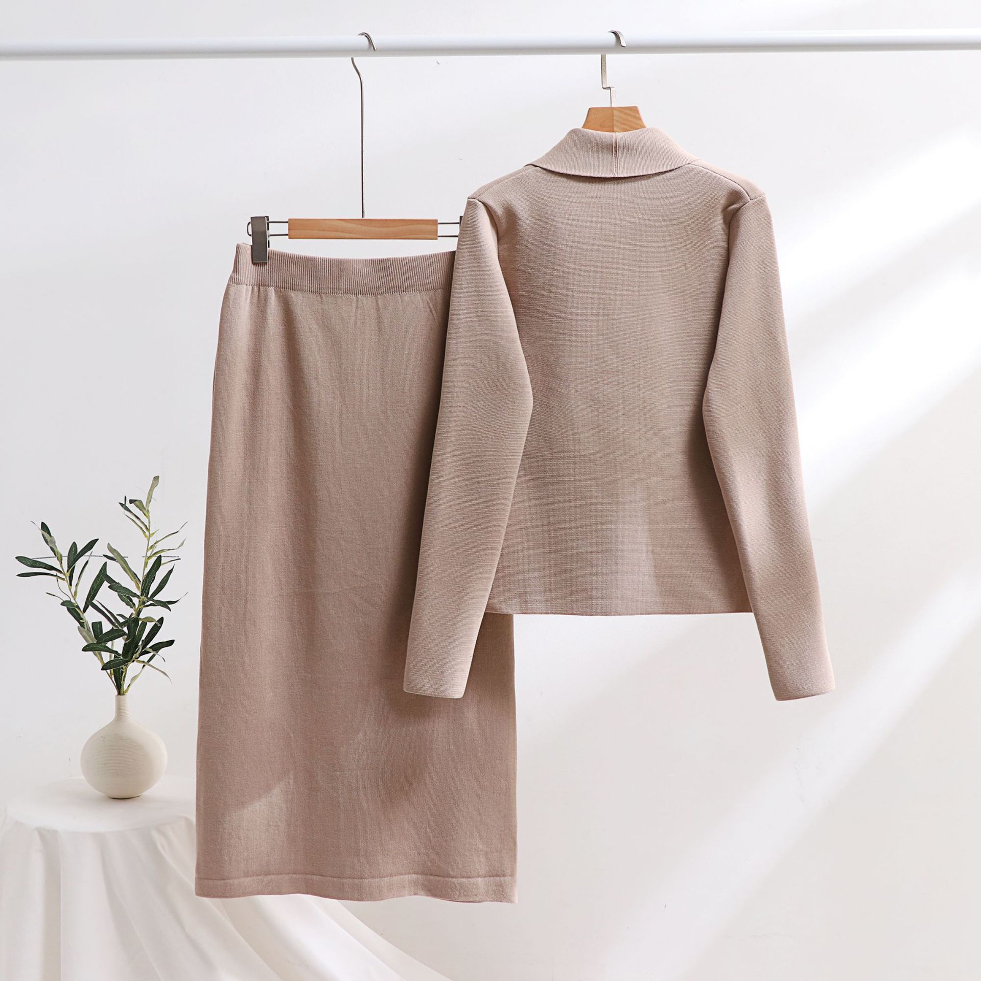Vêtements pour femmes mode costume simple à manches longues haut de couleur unie taille haute jupe mi-longue petite jupe deux pièces_voghion.com