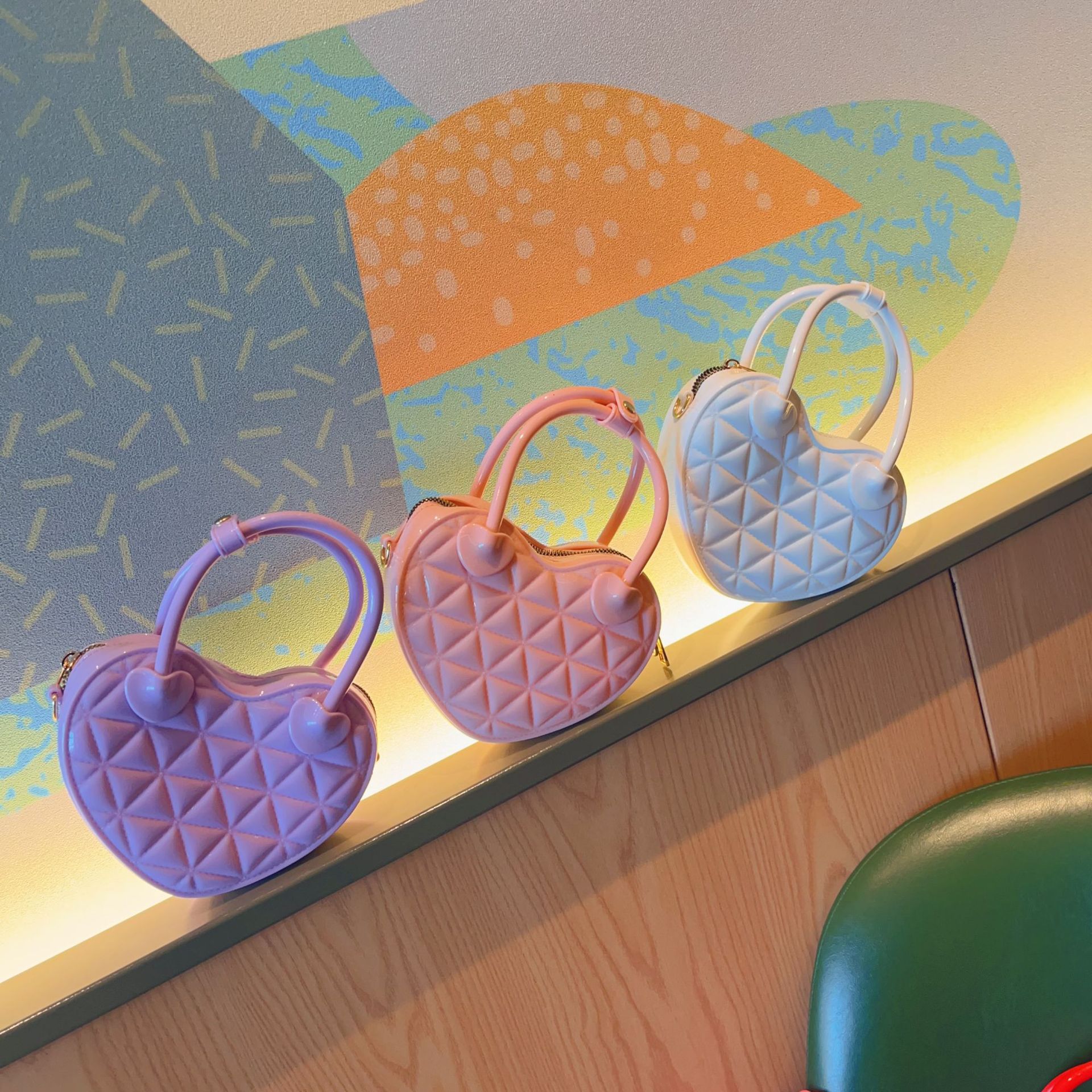 New PVC jelly bag for early spring 2025, heart-shaped hand-held small bag, diamond-shaped single-shoulder crossbody ladies' bag, sweet small bag undefined