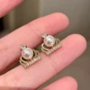 2601061 Pearl Zircon Crown Stud Earrings