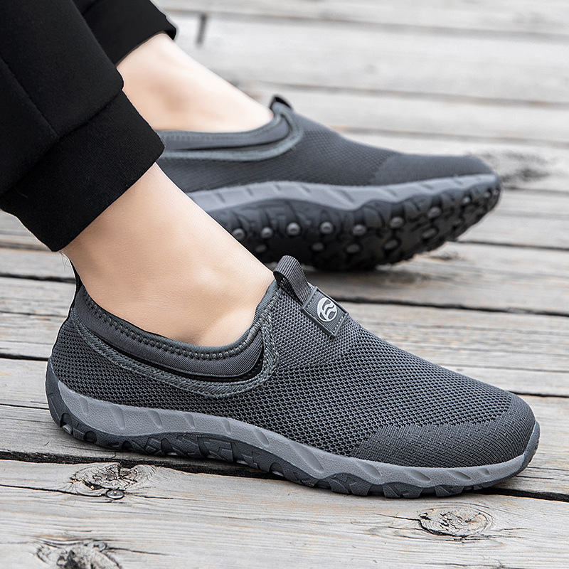 2025 primavera nuevas sandalias de mujer zapatos de madres de mediana edad y zapatos de madres de malla transpirables zapatos de mujer con suela suave zapatos casuales de ancianos