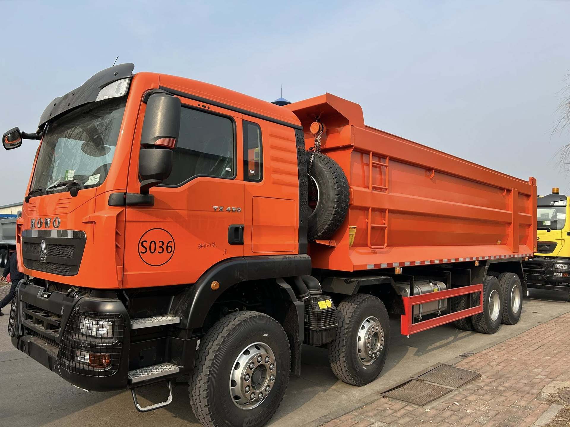 Howo TX8*4 dump truck, used Sinotruk Howo front four-wheel rear eight-wheel dump truck, construction soil dump truck for export