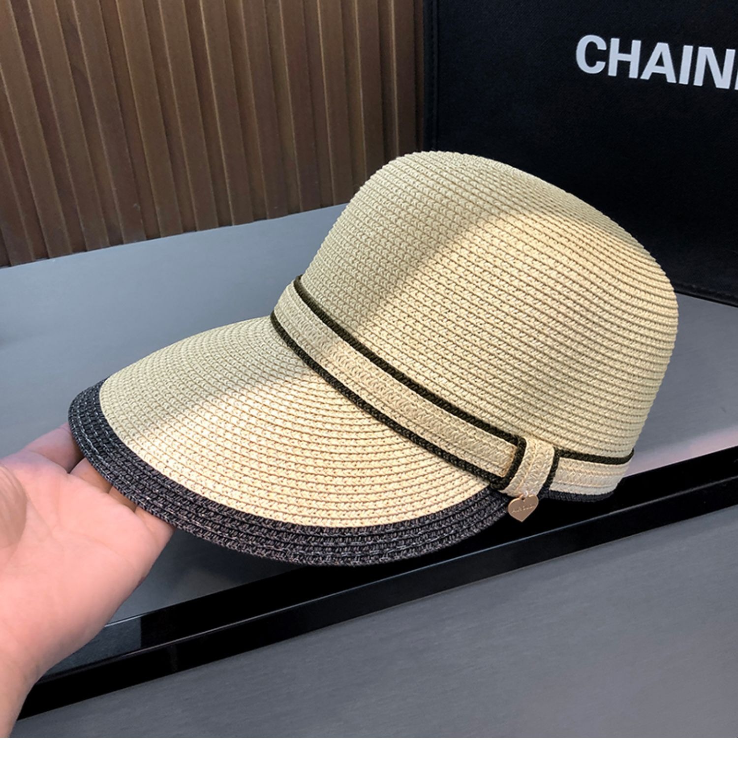 Women's Simple Style Color Block Curved Eaves Straw Hat display picture 12