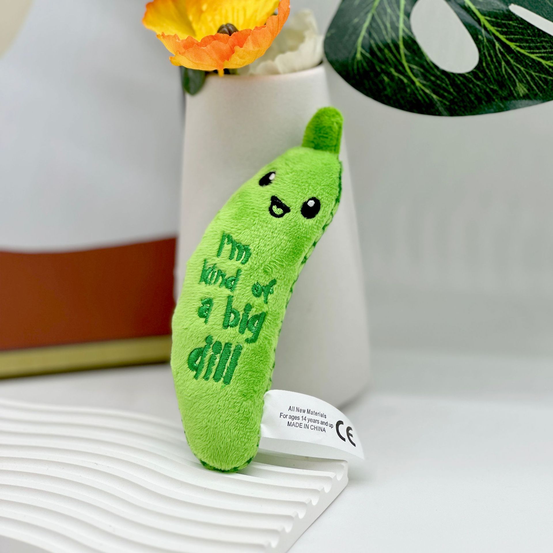 Nuevo estilo transfronterizo chew toy muñeco de pepino de peluche gato mordiendo menta gatera juguetes de sonido suministros para mascotas