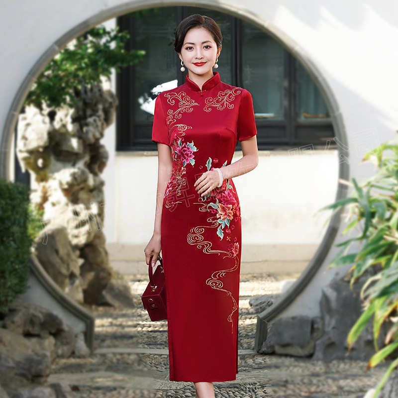 Elegant Embroidered High-End Acetate Cheongsam Dress for Summer Wedding Banquet Toast Dress
