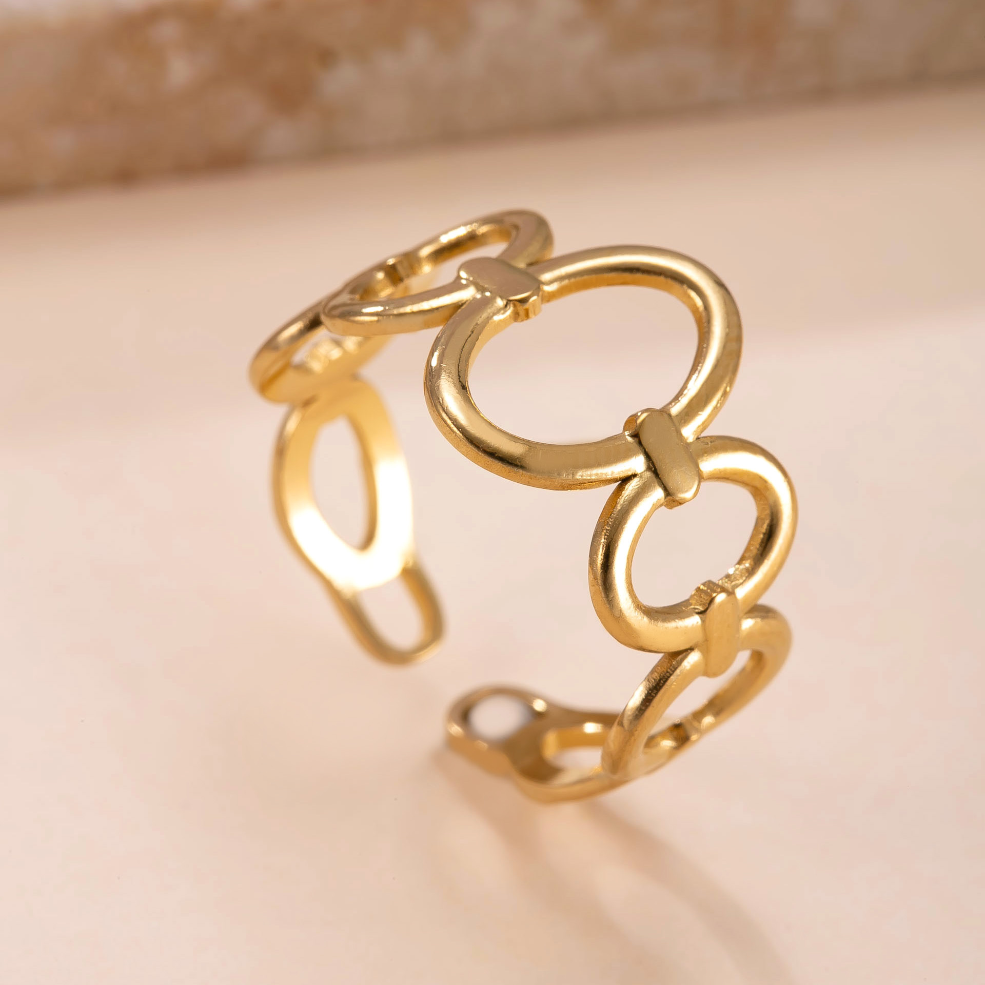 Anillo de acero inoxidable europeo y americano Moda femenina Anillo de estrella de mar hidráulico geométrico Chapado en oro de 18 quilates Anillo de amor Joyas de acero de titanio