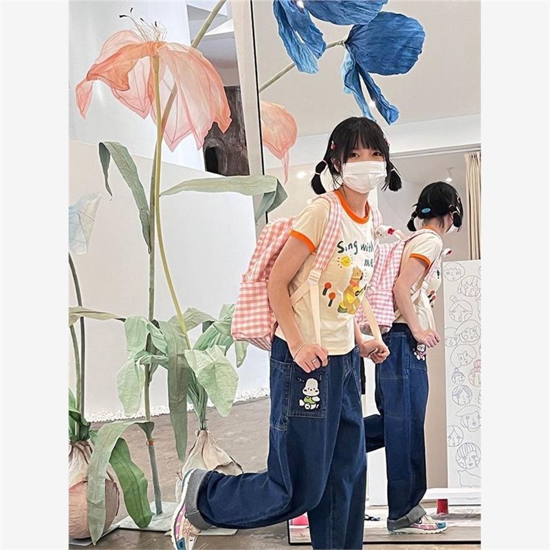 太陽を植えましょう。オリジナルのKittyピンクの格子のリュックサックが可愛いです。|undefined