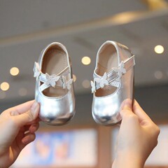 春秋の女の子の靴0-1-2歳の韓国版の赤ちゃんの王女の滑り止めの柔らかい底の通気性の小さい靴