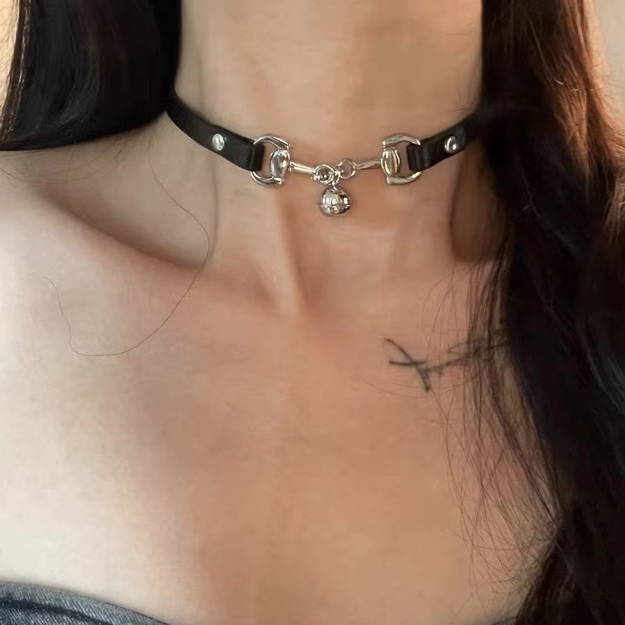 Oscuro dulce cool hot girl sensationchoker cuero collar de campana universal nicho diseño collar de pierna de mujer