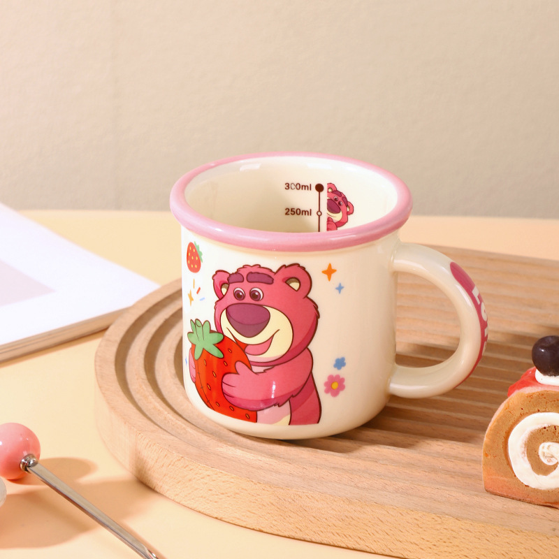 Taza de agua de cerámica linda para el hogar de Disney Taza de leche de desayuno para niños de alto valor con escala Taza de jardín de infantes