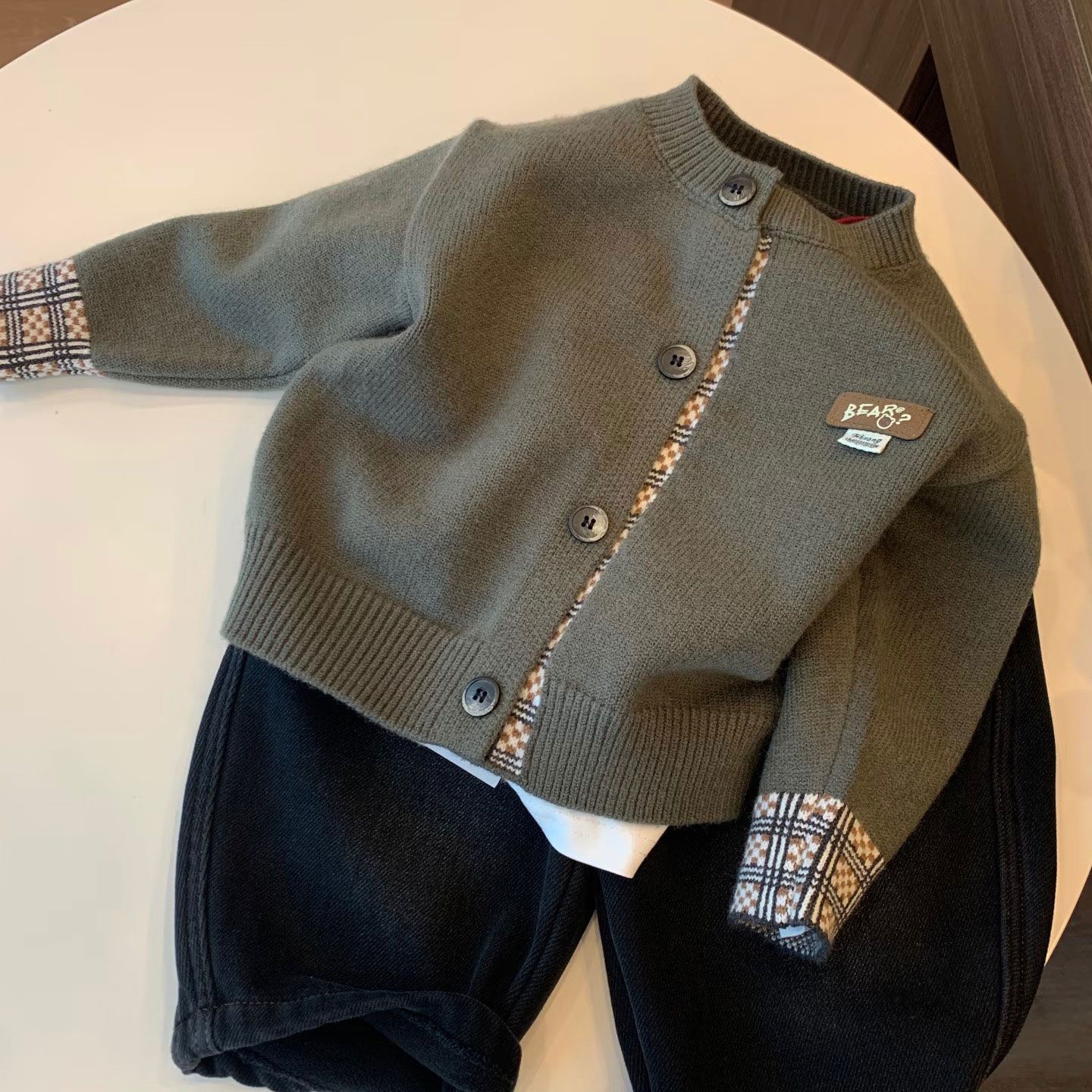 Colored sweater for men and women