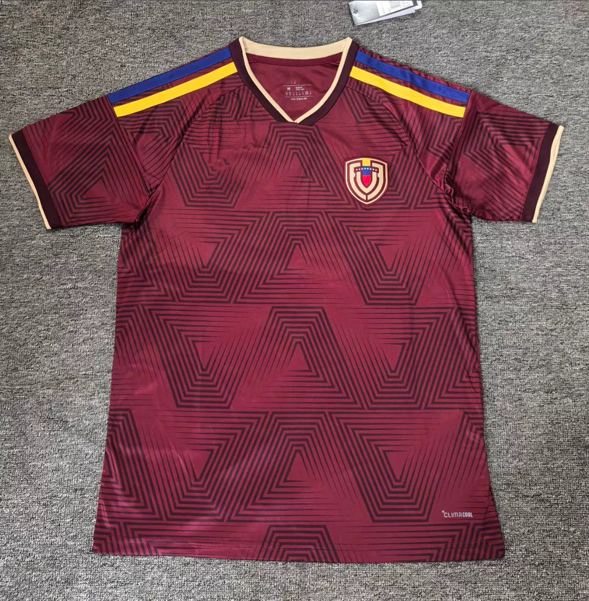 Футбольная футболка, разные клубные дизайны (Atlanta, Barcelona, Lisbon, South Africa), размеры S–XXL