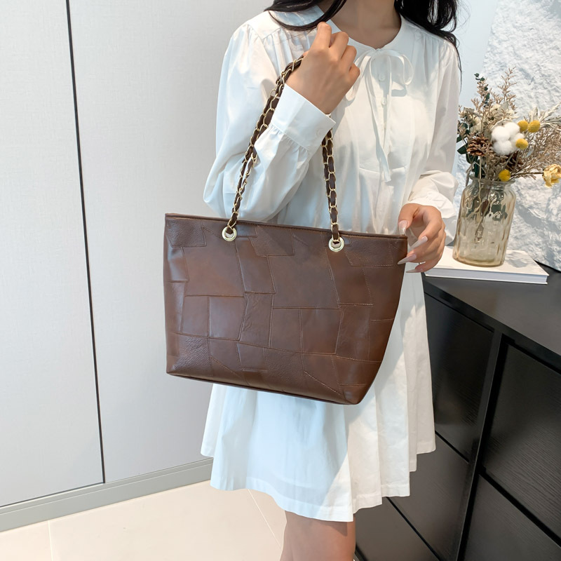 Nieuwe gepersonaliseerde handtas voor vrouwen, grote capaciteit enkele schoudertas, modieuze en eenvoudige ketting onder de oksel_voghion.com