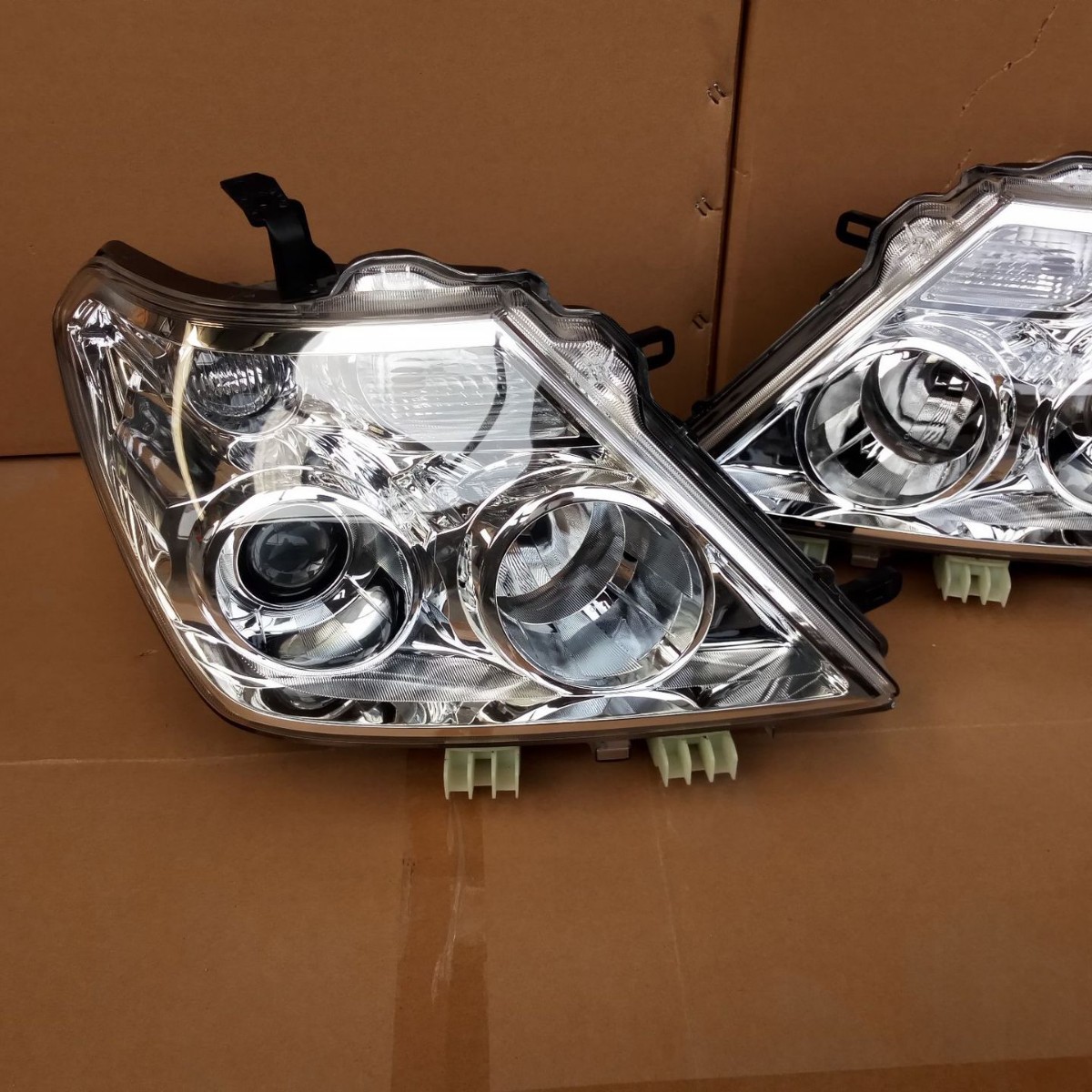 26025 - 1LB3A 26075 - 1LB3A es adecuado para el desmantelamiento de halógeno de los faros delanteros inferiores de Nissan Toule Y62