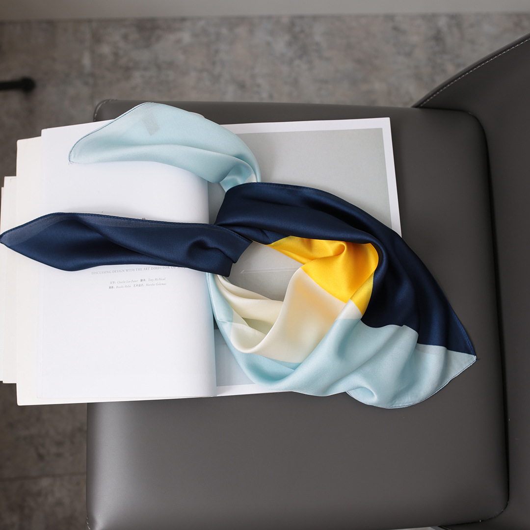 Decorative Small Square Scarf With Geometric Four Seasons Pattern_voghion.com
