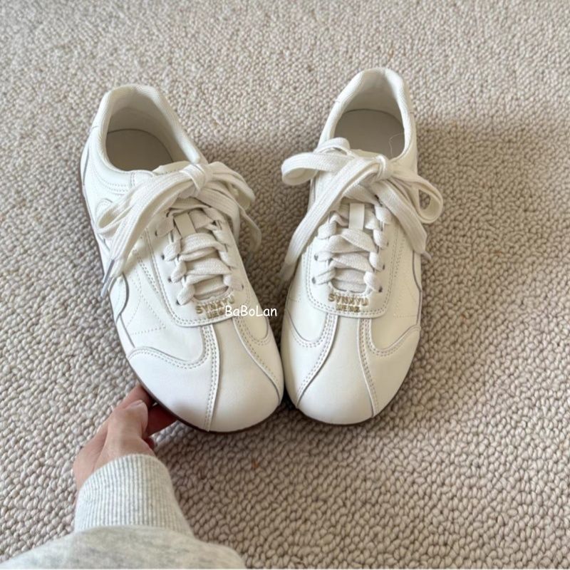 Retro versatile white sneakers for women, 2026 spring/autumn new collection, soft-soled, comfortable, casual shoes, fashionable, cute, and trendy Retro versatile white sneakers for women, 2026 spring/autumn new collection, soft-soled, comfortable, casual shoes, fashionable, cute, and trendy