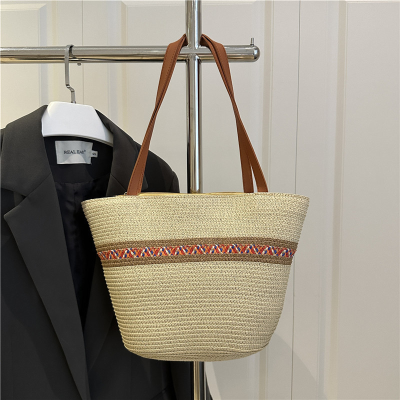 Paja de vacaciones al mar de gran capacidad bolsa tote2025 en la nueva tendencia de verano de paja de moda de viaje brazo bolsa para mujeres